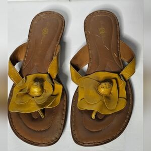 Womens BORN Crown Mustard Yellow Leather Floral Accented Sandals / Size 10 42